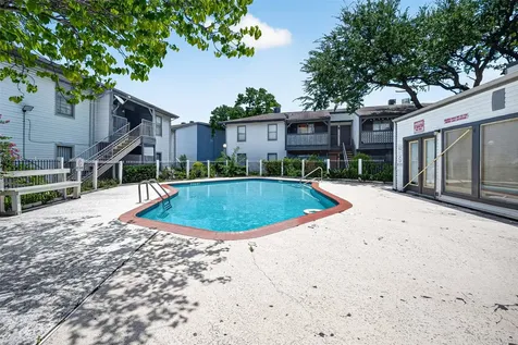 7200 Clarewood Drive 1904 Houston TX 77036