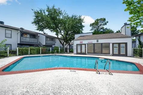 7200 Clarewood Drive 1904 Houston TX 77036