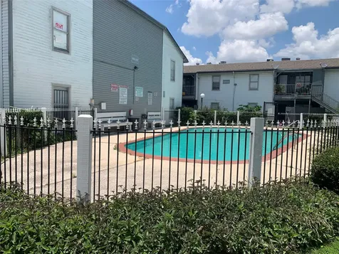 7200 Clarewood Drive 1904 Houston TX 77036