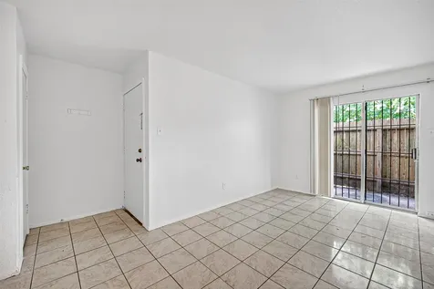 7200 Clarewood Drive 1904 Houston TX 77036