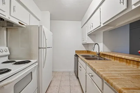 7200 Clarewood Drive 1904 Houston TX 77036