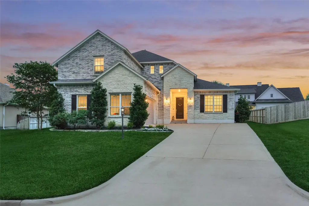 71 Victoria Drive W Montgomery TX 77356
