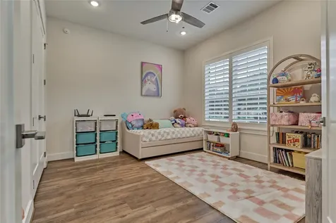 71 Victoria Drive W Montgomery TX 77356