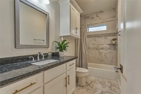 71 Victoria Drive W Montgomery TX 77356