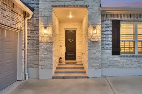 71 Victoria Drive W Montgomery TX 77356