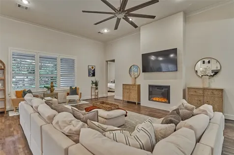 71 Victoria Drive W Montgomery TX 77356
