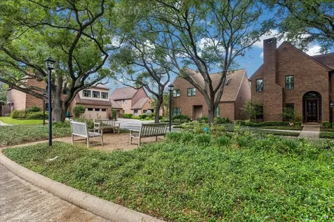 6 Pembrook Court Bellaire TX 77401
