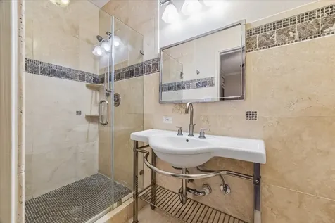 6 Pembrook Court Bellaire TX 77401