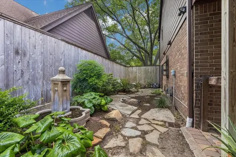 6 Pembrook Court Bellaire TX 77401