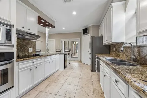 6 Pembrook Court Bellaire TX 77401