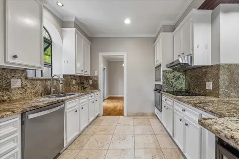 6 Pembrook Court Bellaire TX 77401