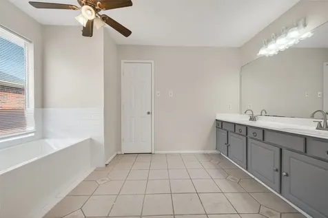 6002 Villa Hills Drive Houston TX 77066