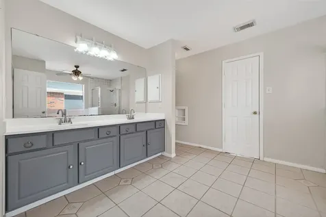 6002 Villa Hills Drive Houston TX 77066
