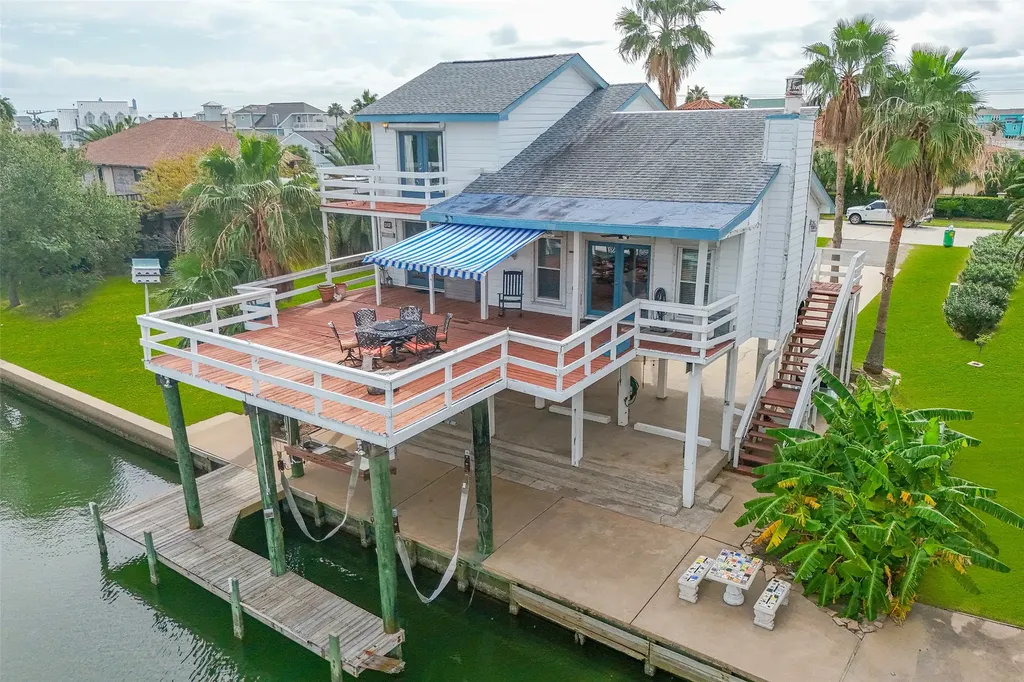 1426 Tiki Drive Tiki Island TX 77554