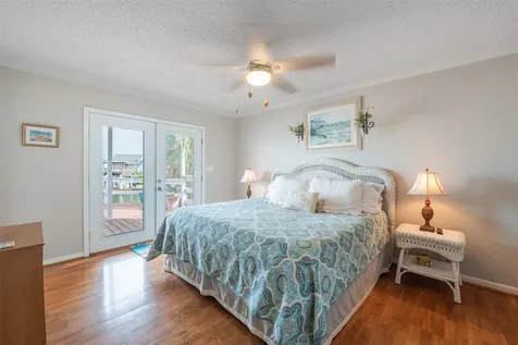 1426 Tiki Drive Tiki Island TX 77554