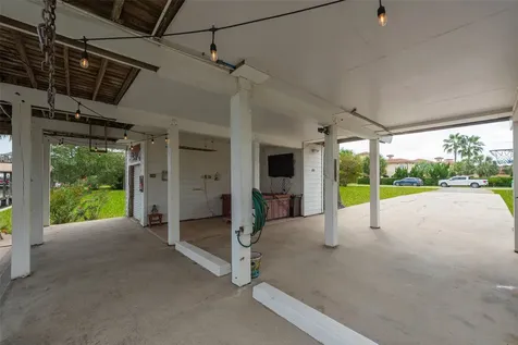 1426 Tiki Drive Tiki Island TX 77554