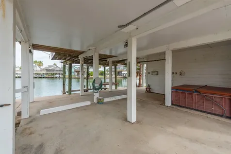 1426 Tiki Drive Tiki Island TX 77554
