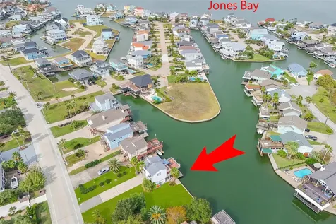1426 Tiki Drive Tiki Island TX 77554