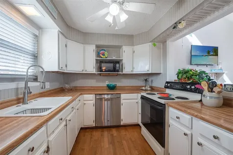 1426 Tiki Drive Tiki Island TX 77554