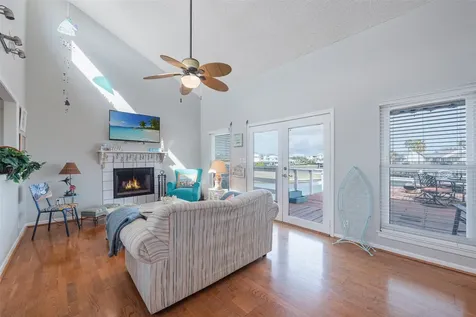 1426 Tiki Drive Tiki Island TX 77554