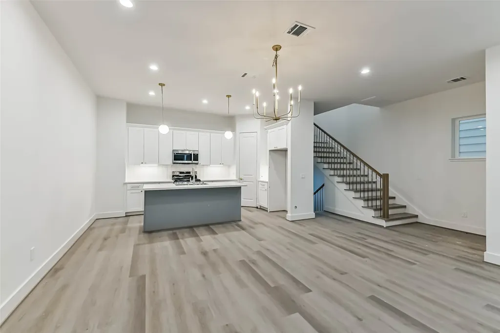 7709 Earl Rudder Way Houston TX 77055
