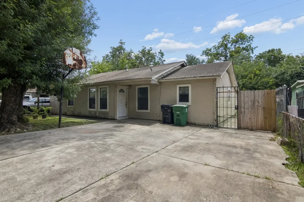 1002 Grenfell Lane Houston TX 77076