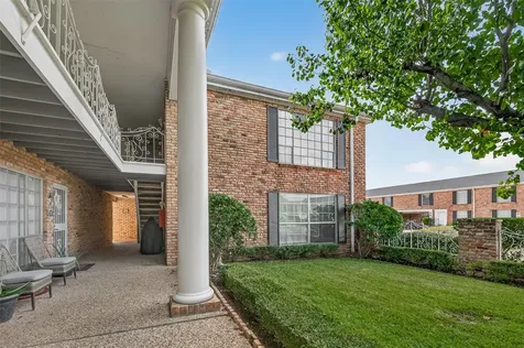 2201 Fountain View Drive 3 Houston TX 77057