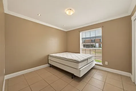 2201 Fountain View Drive 3 Houston TX 77057