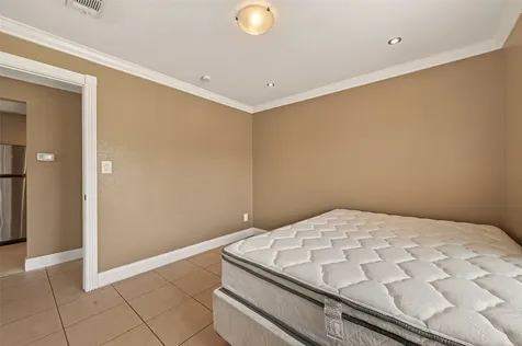 2201 Fountain View Drive 3 Houston TX 77057