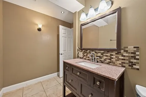 2201 Fountain View Drive 3 Houston TX 77057