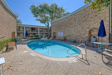 2201 Fountain View Drive 3 Houston TX 77057