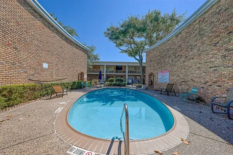 2201 Fountain View Drive 3 Houston TX 77057