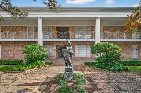 2201 Fountain View Drive 3 Houston TX 77057