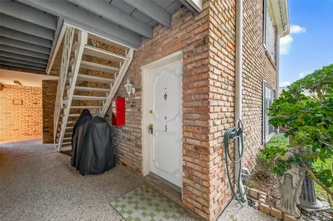 2201 Fountain View Drive 3 Houston TX 77057