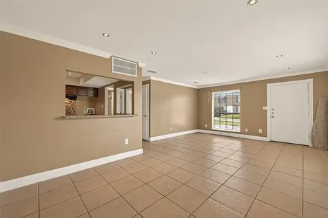 2201 Fountain View Drive 3 Houston TX 77057