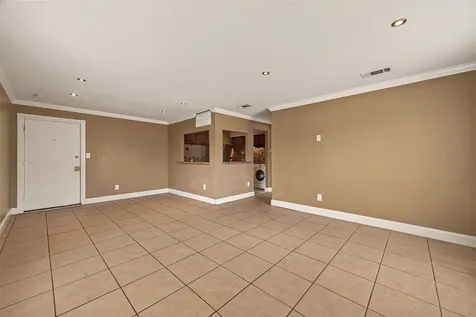 2201 Fountain View Drive 3 Houston TX 77057