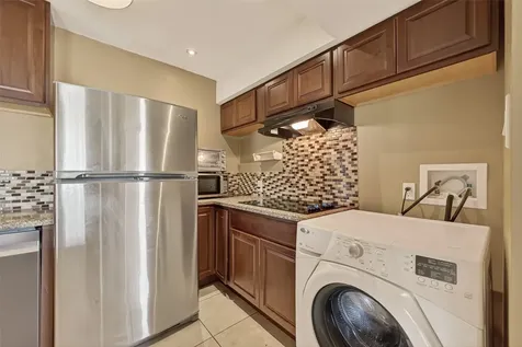 2201 Fountain View Drive 3 Houston TX 77057