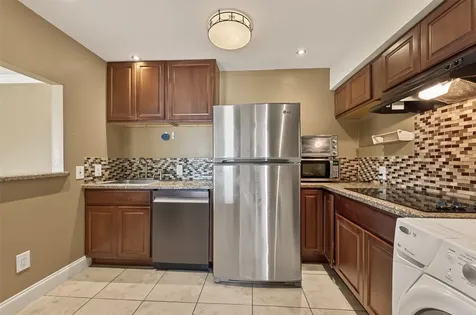 2201 Fountain View Drive 3 Houston TX 77057