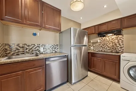 2201 Fountain View Drive 3 Houston TX 77057