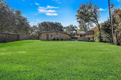 915 Merriman Court Friendswood TX 77546
