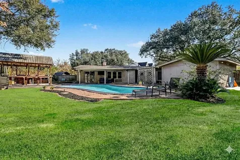 915 Merriman Court Friendswood TX 77546