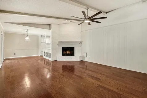 915 Merriman Court Friendswood TX 77546