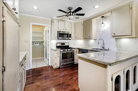 915 Merriman Court Friendswood TX 77546