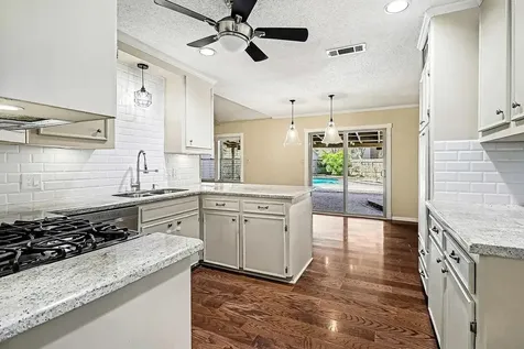 915 Merriman Court Friendswood TX 77546