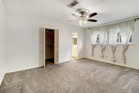 915 Merriman Court Friendswood TX 77546