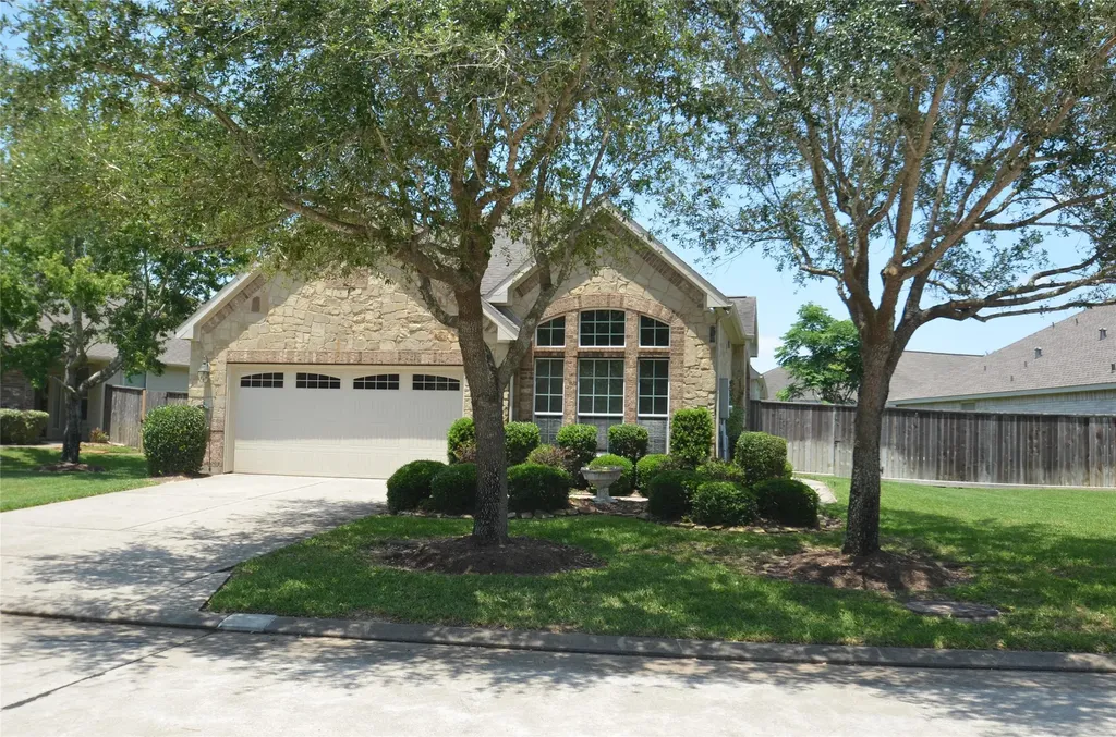 1227 N Riviera Circle Pearland TX 77581