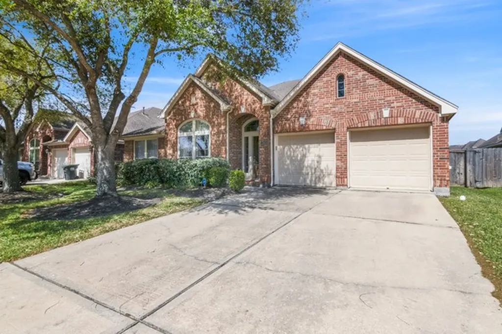 13615 Rainwater Drive Pearland TX 77584