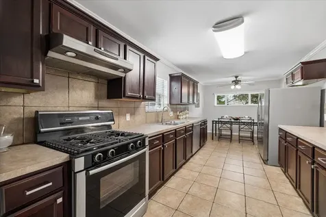 5211 Mulford Street Houston TX 77023