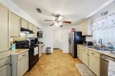 6120 Avenue Q 1/2 Galveston TX 77551