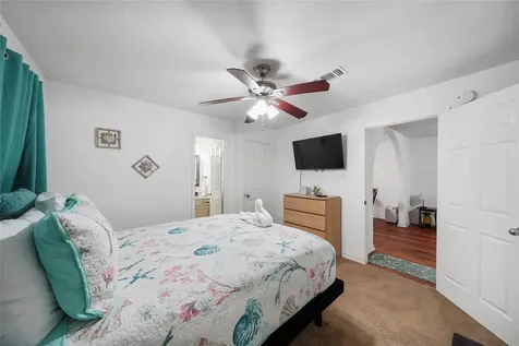 6120 Avenue Q 1/2 Galveston TX 77551